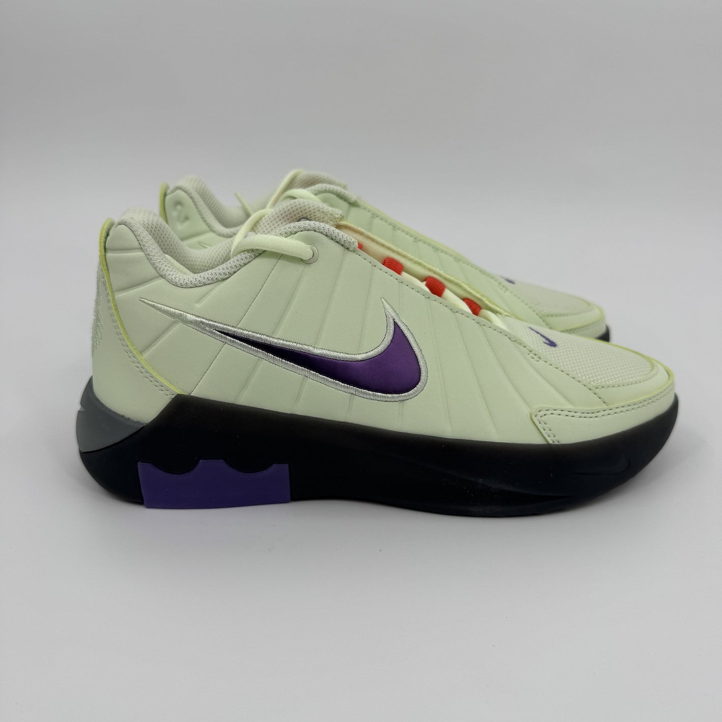 Nike, Unisex Kid, Lebron Witness IX (Big Kid), Volt Tint/Multicolor/Black/Smoke Grey, 6 Big Kid, Medium