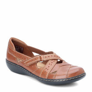 Clarks Women's Ashland Spin Q Slip-On Loafer, Tan, 9