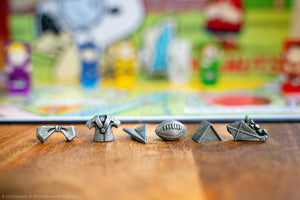 CLUE: Peanuts Board Game, Solve The Mystery of Linus's Missing Blanket with Charlie Brown, Snoopy, & Friends, Explore Iconic Locations Like Lucy’s Booth & Charlie’s House, Officially Licensed Game